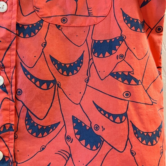 Gap Kids | Shark Print Button Down (Boys XS) - Picture 3 of 5